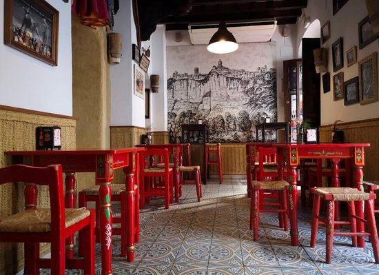 Descubre los Mejores Restaurantes y Bares de Tapas en Arcos de la Frontera, Cádiz